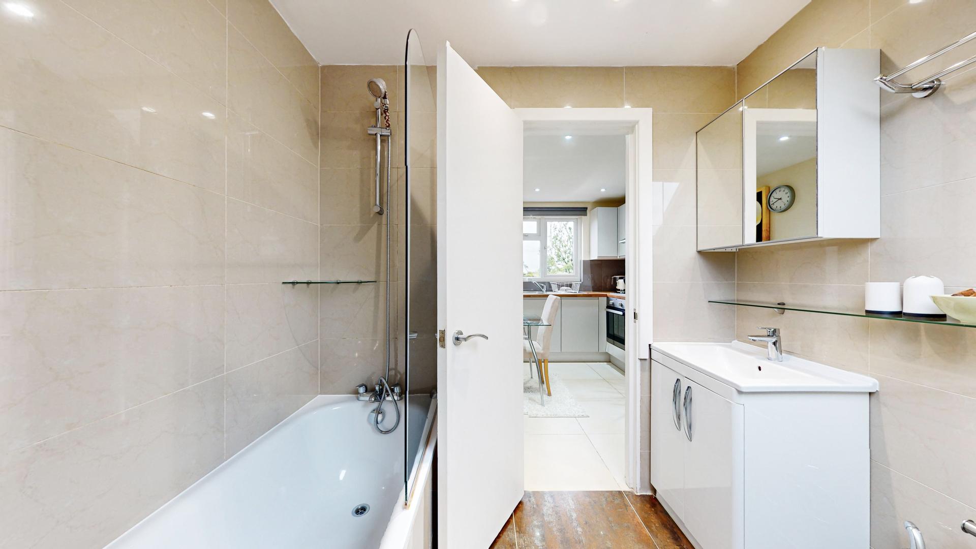 Modern Apartment Greenfield Gardens , London